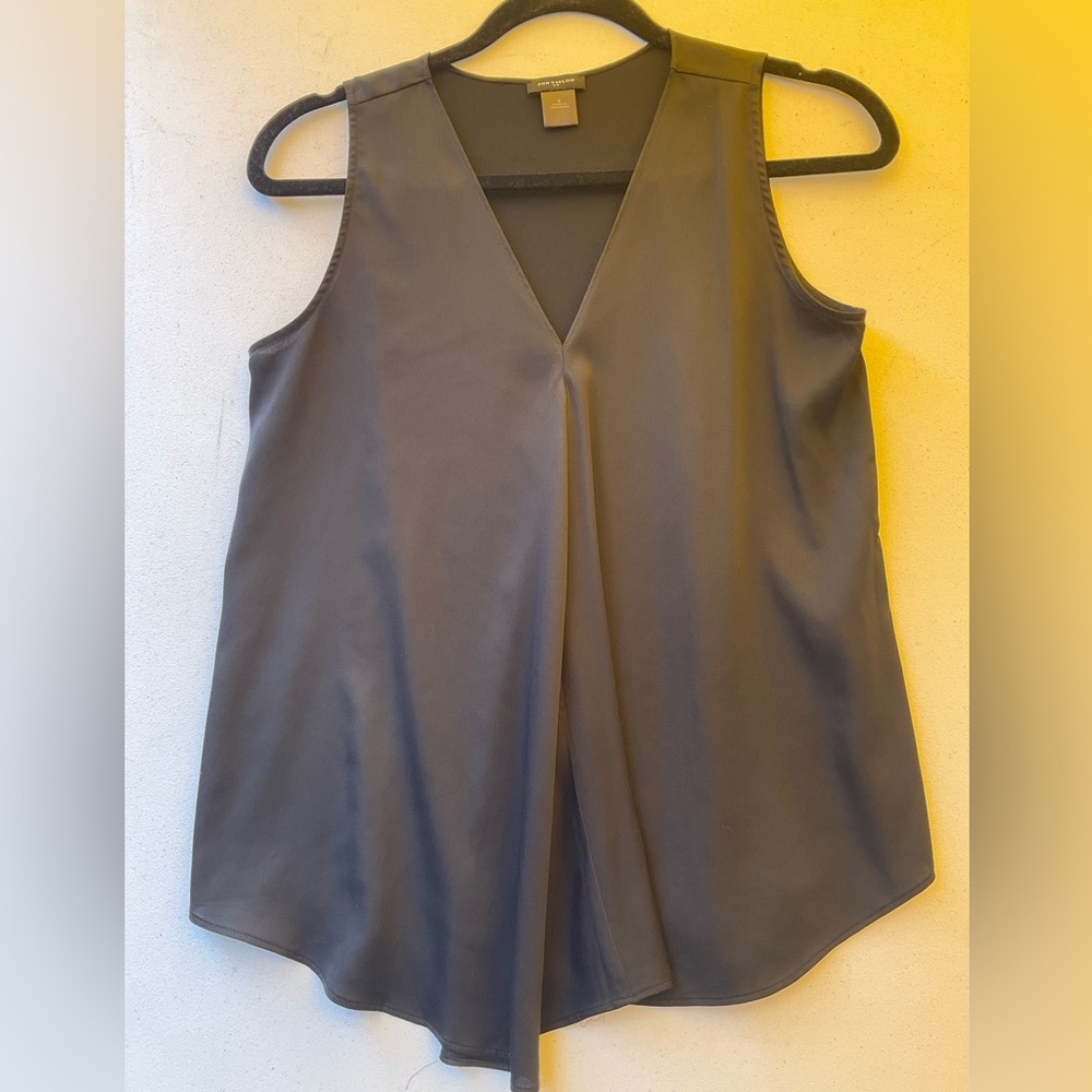 Ann Taylor sleeveless blouse - GREAT CONDITION - Picture 7 of 9